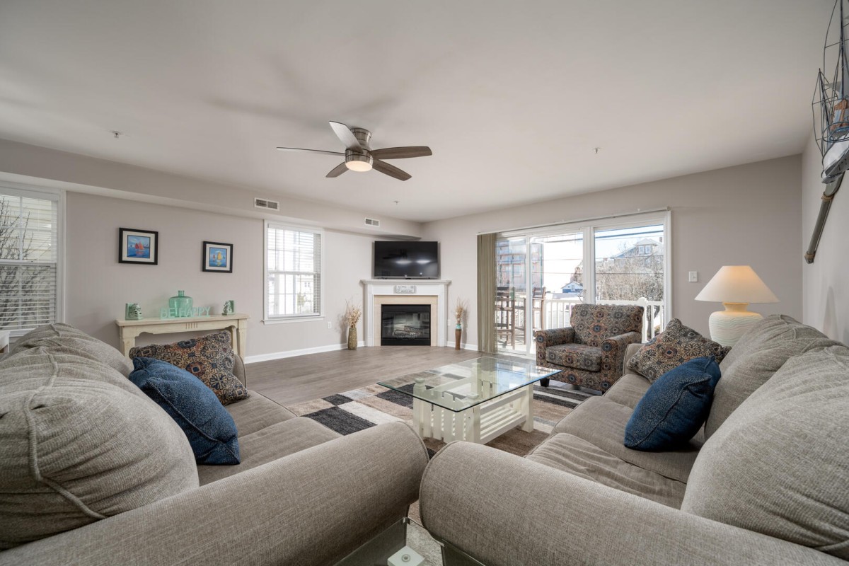 Bluvista Vacation Rentals-Sandy Pause 803B-image-1