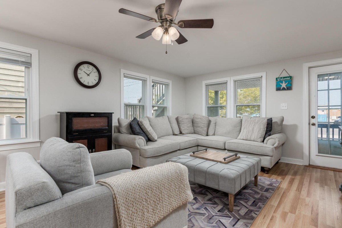 Bluvista Vacation Rentals-Copacabana Beach house 5 bedrooms downtown OCMD-image-1