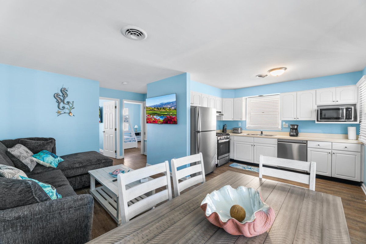 Bluvista Vacation Rentals-The Barracuda 2 Steps to the beach 2BR -image-1