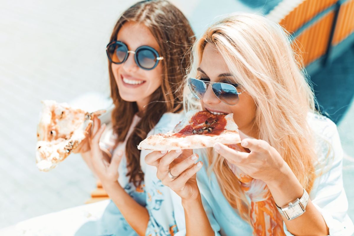 Women eating pizza